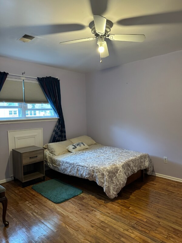 Foto principal - 218 College Dr