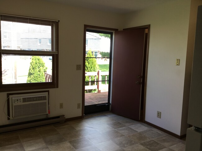 Foto del edificio - 647 Pebble Place Dr