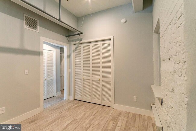 Building Photo - 412 S 13th St