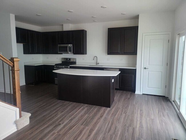 Foto del edificio - 535 Wolverine Dr