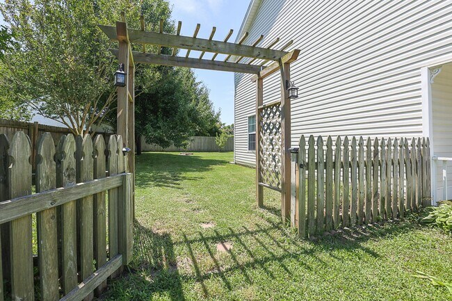 Foto del edificio - 4 bedroom 3 Bath in Tangelwoods - Fenced in backyard