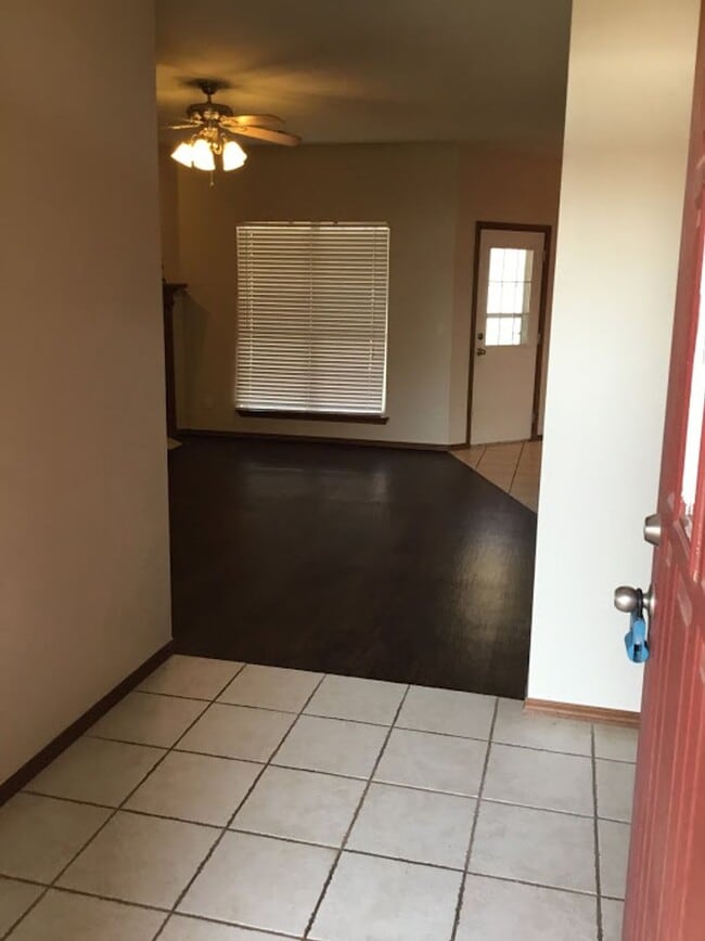 Building Photo - Wonderful 4 bedroom, 2 bath home in Deer C...