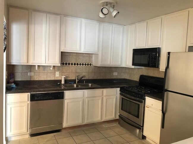 Building Photo - 316 Fieldstone Ct