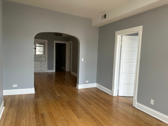 Foto del edificio - 1928 N Pulaski Rd