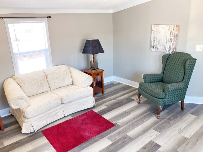 Building Photo - 33 Village Ct