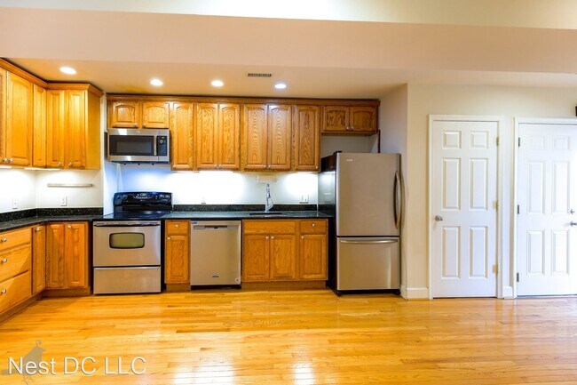 Building Photo - 2 br, 2 bath House - 1134 6th St NE Unit 2
