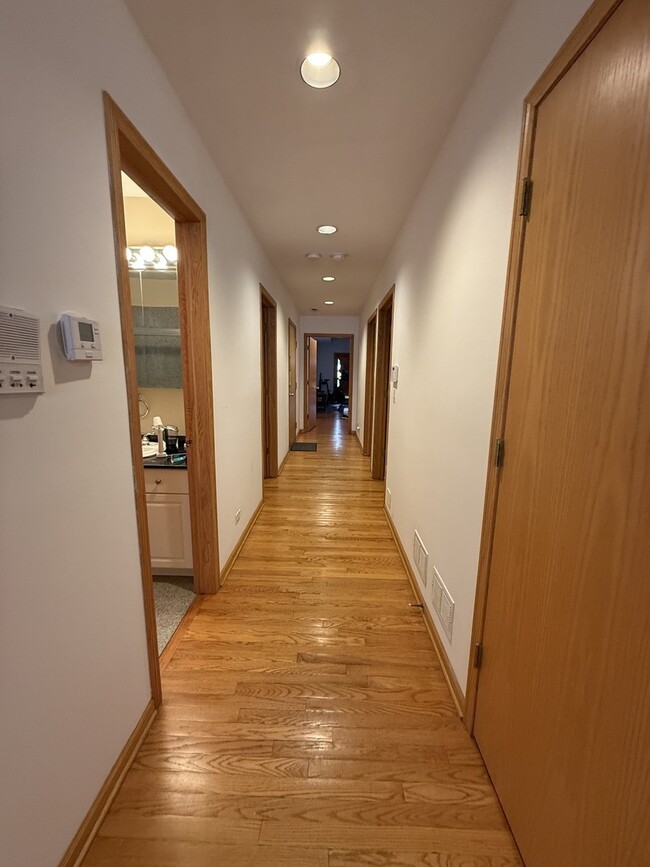 Foto del edificio - 654 W Briar Pl