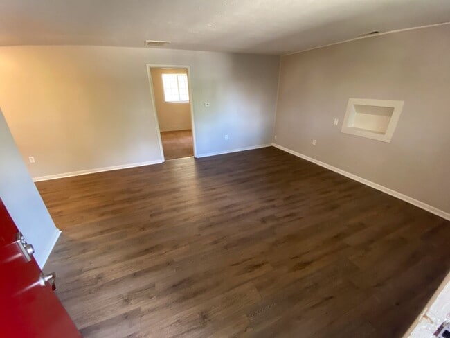 Photo - 1022-1024 Holloway St Apartment