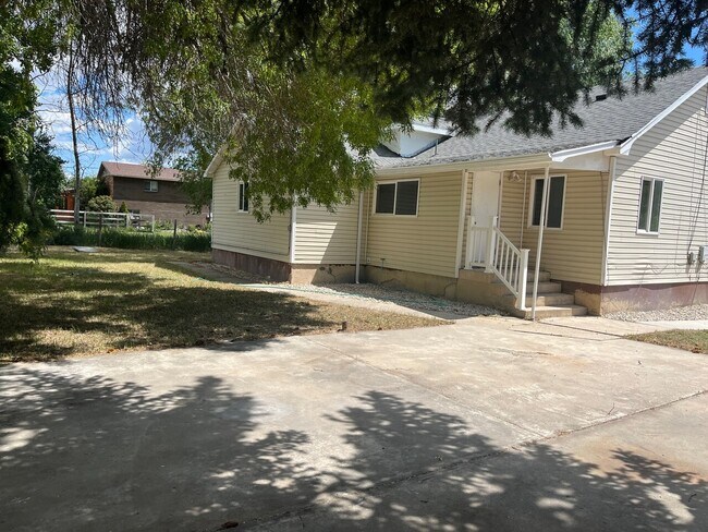 Foto del edificio - 43 N 1500 W