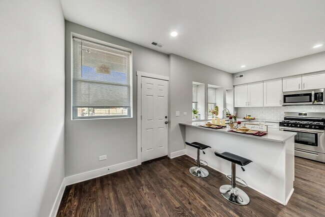 Building Photo - 3811 N Ashland Ave