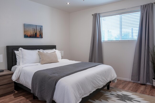 Dormitorio principal con armario - 4615 N 14th St