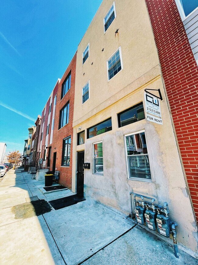 Building Photo - 989 N Marshall St