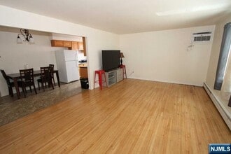 Building Photo - 307 Legion Pl