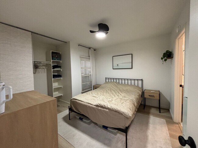 Building Photo - Furnished 1 Bed 1 Bath unit in University ...