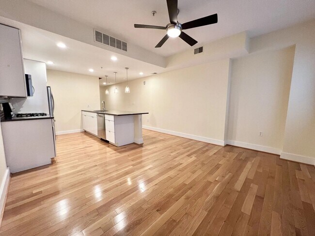 Building Photo - Olde City Apartment