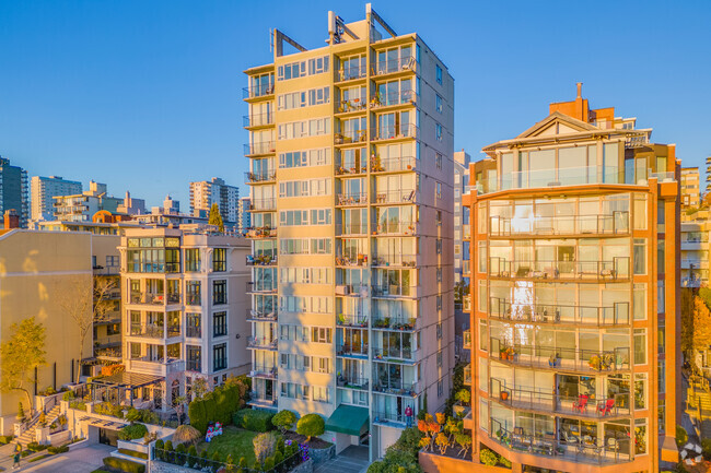 Building Photo - Beachview Towers