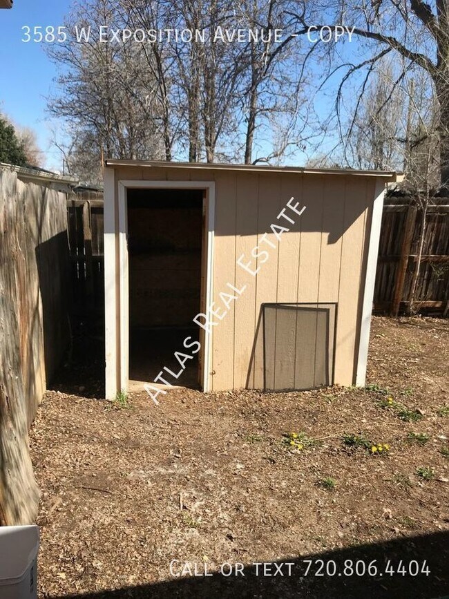 Building Photo - Be the first to call this renovated 3 BR/1...
