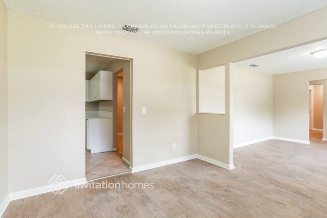 Foto del edificio - 8323 Country Creek Blvd