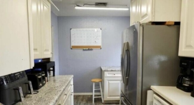 Foto del edificio - 1508 N Woodridge Ave