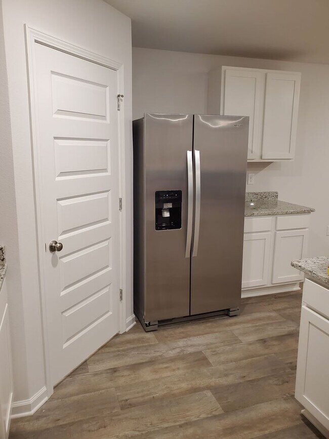 Building Photo - Newer 4 Bedroom, 2 Bath Smart Home located in the perfect location of Pensacola!