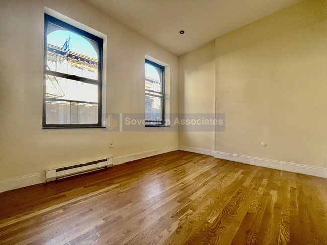 Building Photo - 216 W 108th St