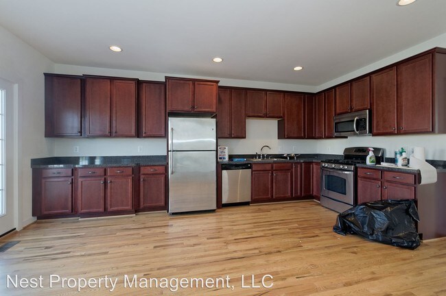Building Photo - 4 br, 3.5 bath House - 2155 Saranac Court