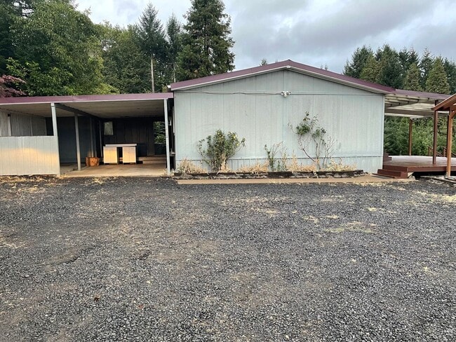Building Photo - 3 Bedroom 2 Bath Triple wide Mfg Home in t...