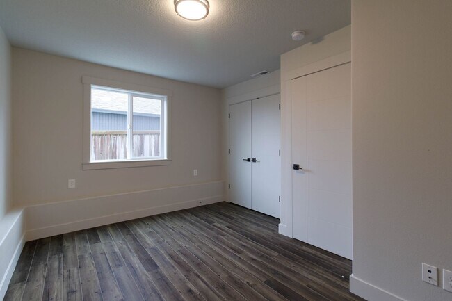 Building Photo - Brand New 1 bedroom 1 bathroom town house ...