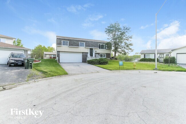 Building Photo - 607 Sullivan Ln