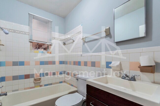 Foto del edificio - 1824 W 10th St