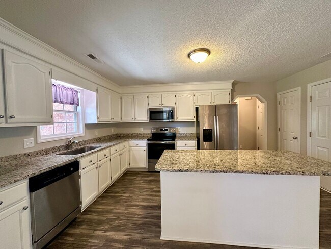 Building Photo - Williamsburg Subdivision!