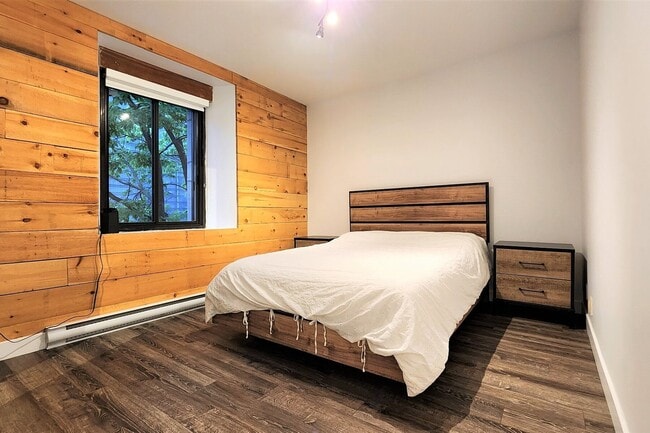 Building Photo - 1033 Rue Berri