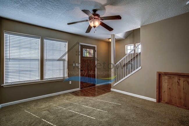 Building Photo - 3 Bedroom 2.5 Bathroom Custom Craftsman w/...