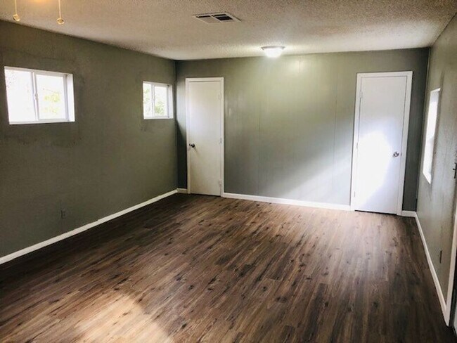 Building Photo - Updated North Tulsa Home
