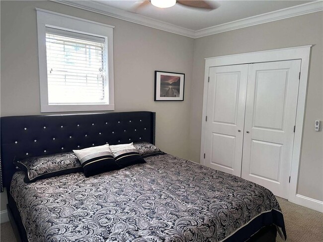 Building Photo - 1210 Oakfield Dr SE