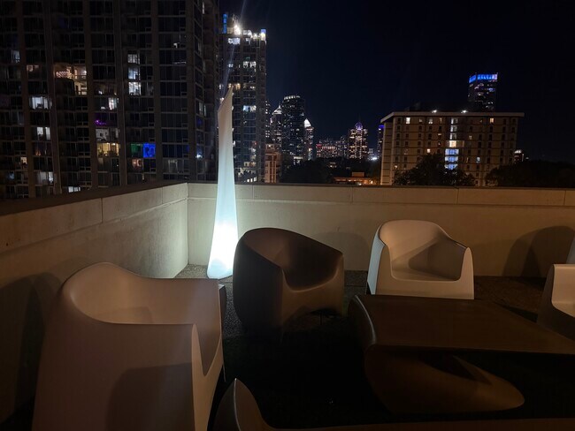 Foto del edificio - 715 N Church St