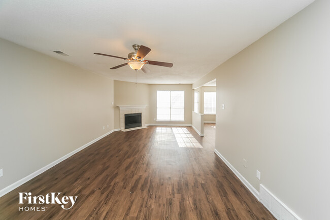 Foto del edificio - 4657 Lindawood Ln