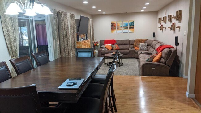 Building Photo - 2885 Postwood Dr
