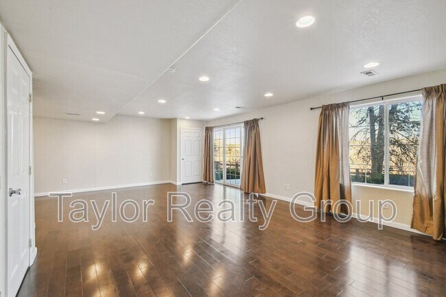 Foto del edificio - 22951 E Roxbury Dr