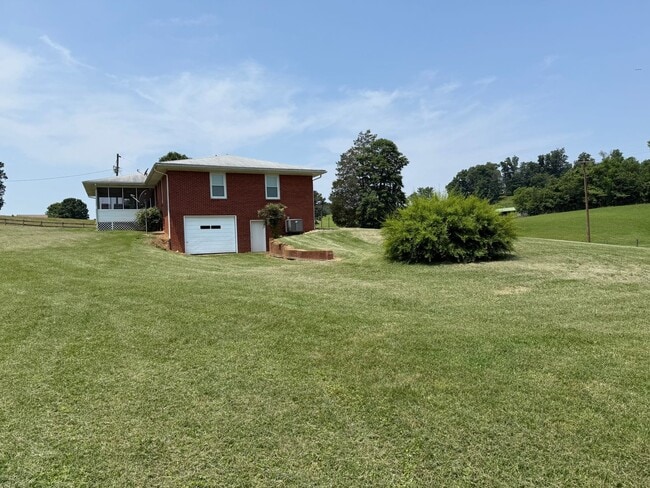 Building Photo - 2459 Middlesettlements Rd