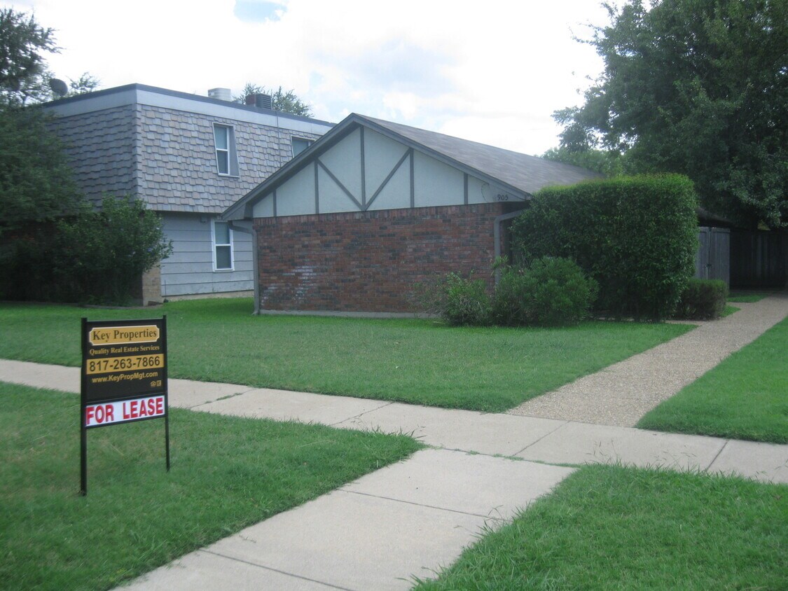 4905 El Campo Ave Unit 1, Fort Worth, TX 76107 Room for Rent in Fort