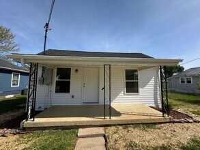 Building Photo - 2202 Maxwell Ave