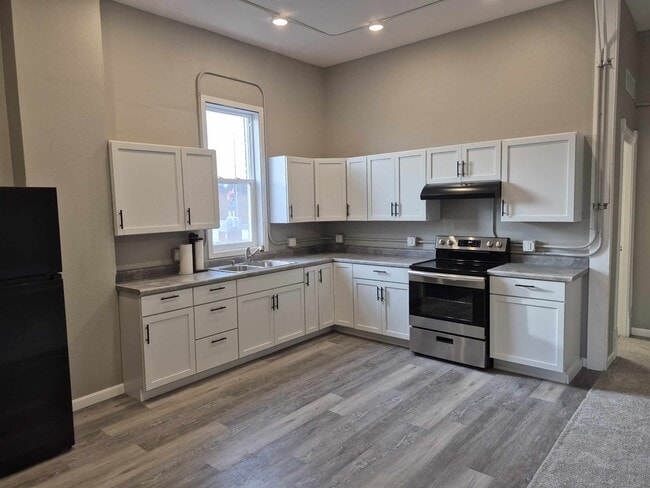 Foto del edificio - 19 W Central St