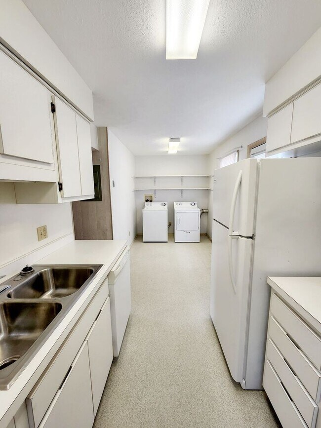 Foto del edificio - 600/602 Brandon St