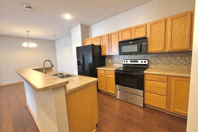 Foto del edificio - Gorgeous 2bed 2bath Townhome in Bailey’s Arbor