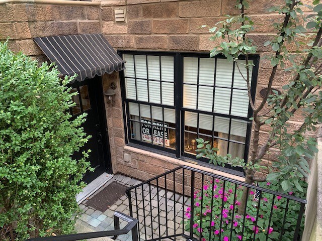 Building Photo - 194 E Gay St