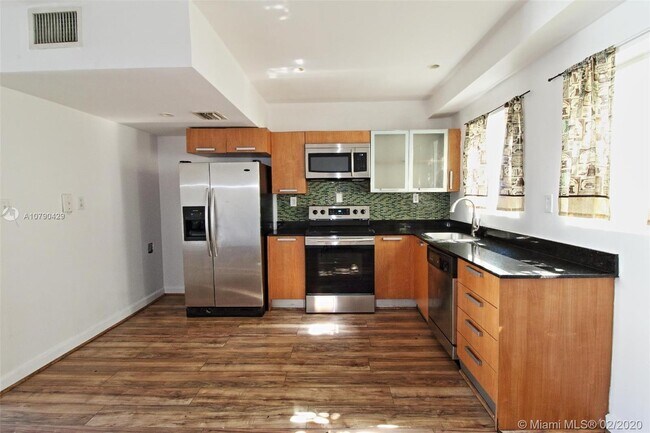 Foto del edificio - 1040 7th St