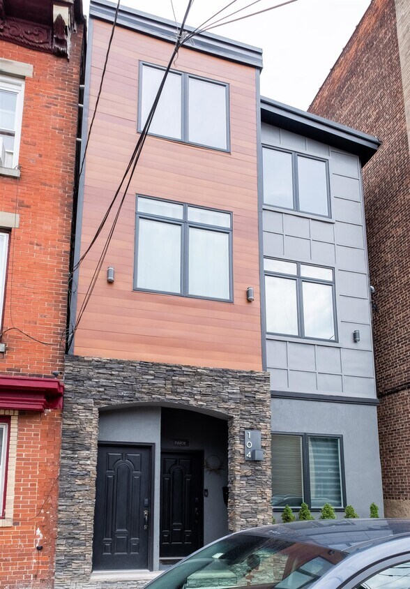 Foto principal - 104 BEACON Ave