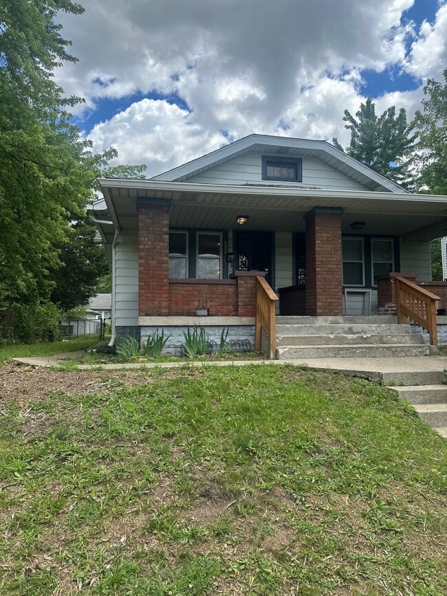 Photo - 2227 E Riverside Dr (Indianapolis, IN) Townhome