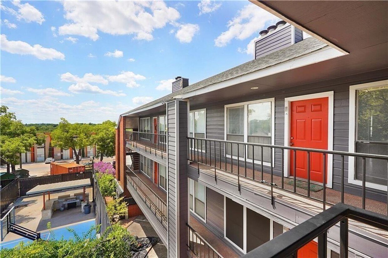 Foto del edificio - Studio Condo in the Heart of West Campus!